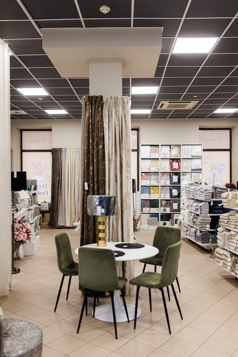 Wnętrze salonu Eurofirany w Centrum Handlowym Wzorcownia we Włocławku